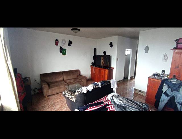 BEDROOM FLAT FOR SALE IN BLUFF
